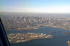 New York City Landing At LaGuardia 06 East River, Manhattan Island, Central Park, And Hudson River From Northeast Just Before Landing.jpg